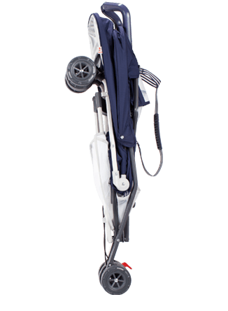 Like all Maclaren strollers, the Mark II can be folded in five seconds. The ability to fold the pushchair so quickly makes it an excellent travelling buggy for quickly hopping in and out of a car, or ontopublic transportation.